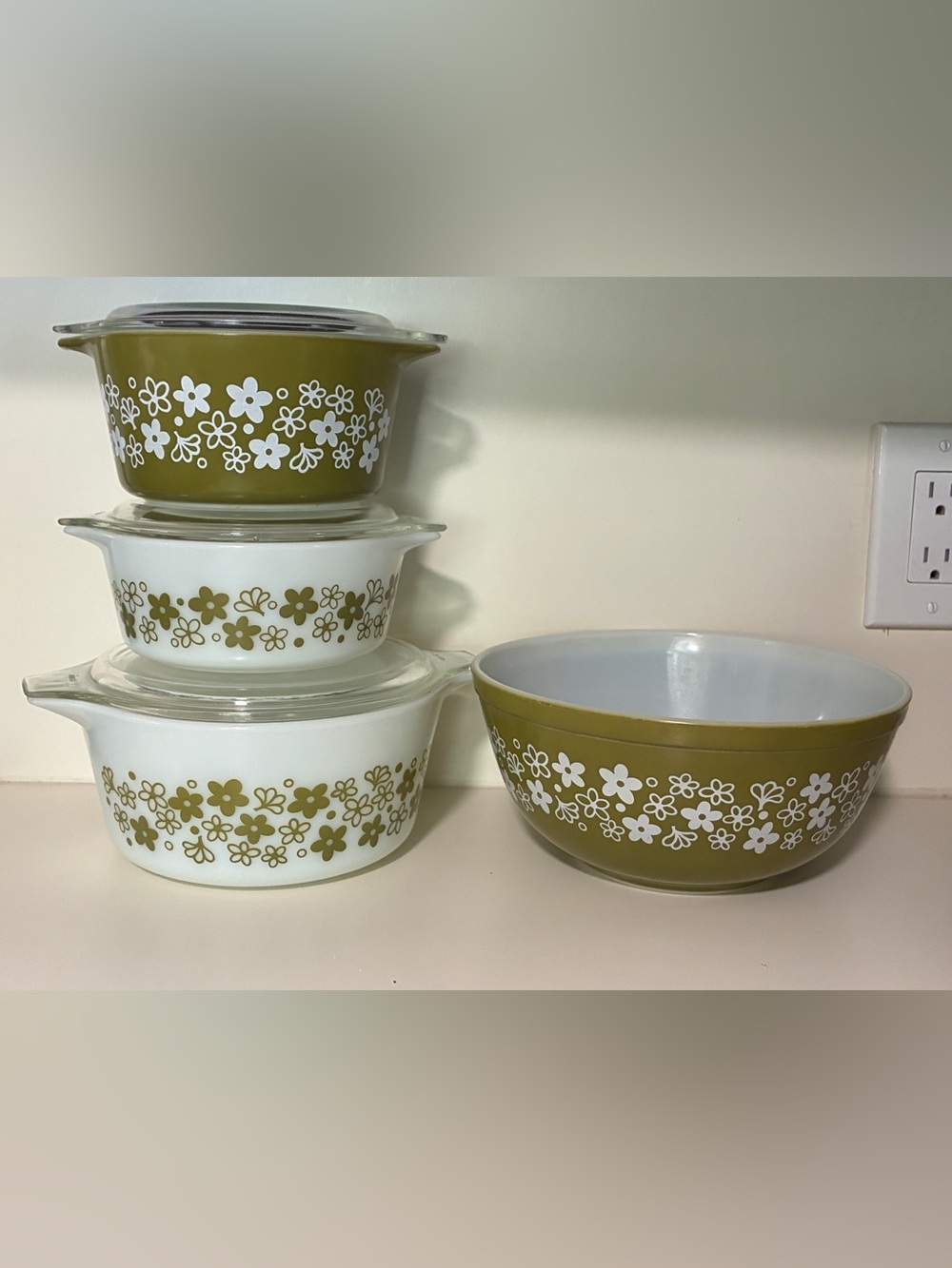 Pyrex Olive Green and White Floral Mixing Bowl Set with Lids
